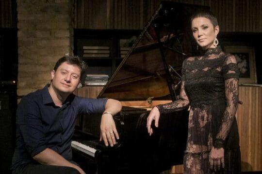 Rê Adegas e Luiz Zago em palco