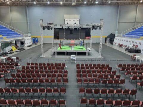 Atletas do torneio de Muay Thai em ação