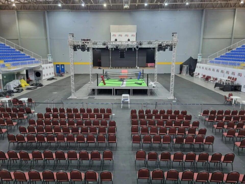 Atletas do torneio de Muay Thai em ação