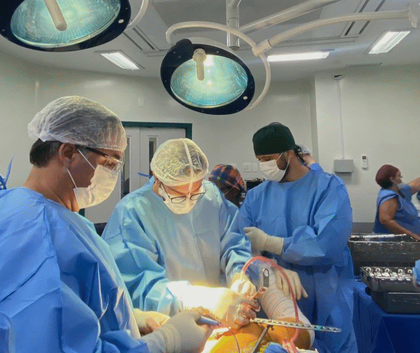 Foto do transplante ósseo de quadril no Hospital Governador Celso Ramos