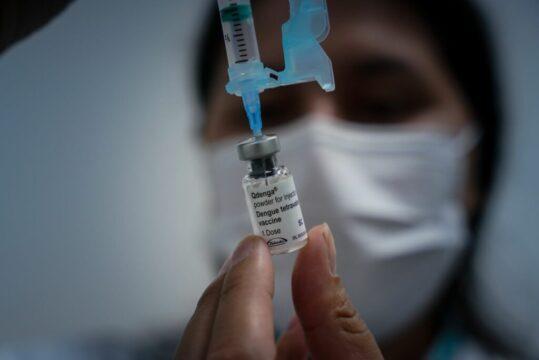 Distribuição da vacina contra a dengue em regiões de Santa Catarina