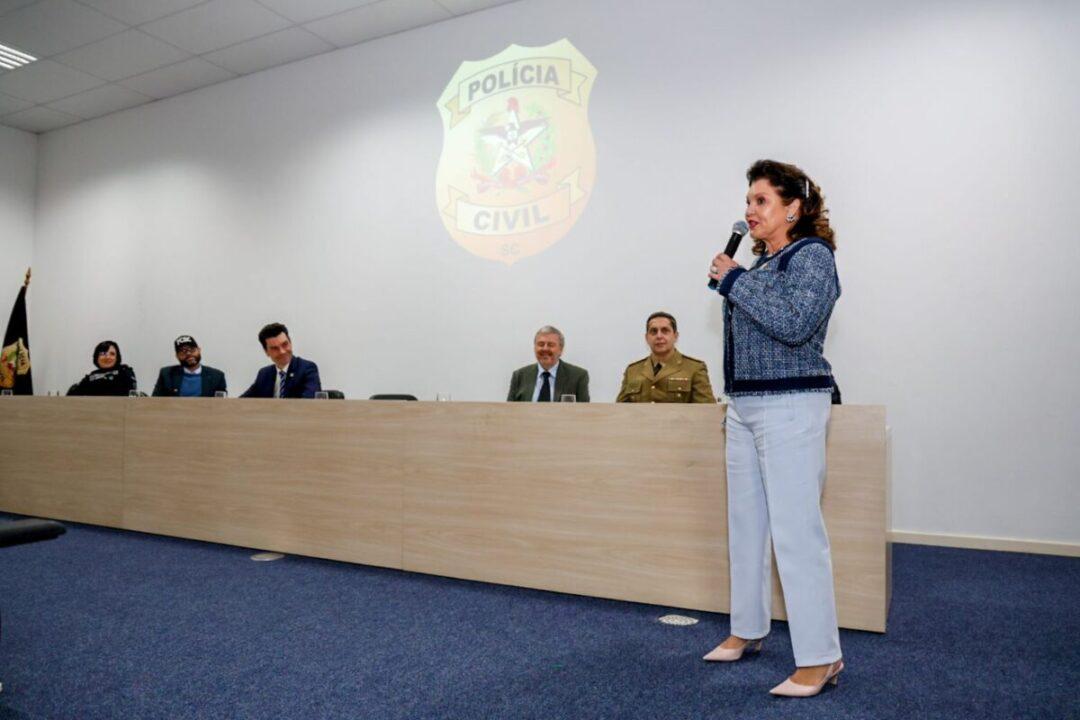 Viaturas policiais em operação