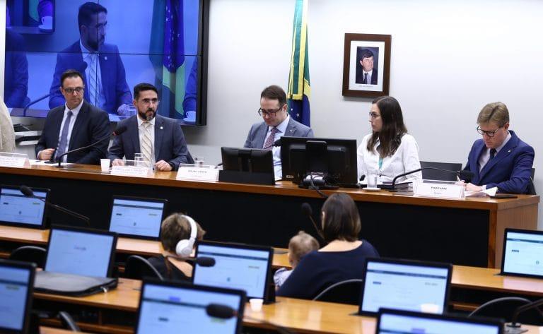 Deputados em audiência sobre a suspensão de voos da Voepass