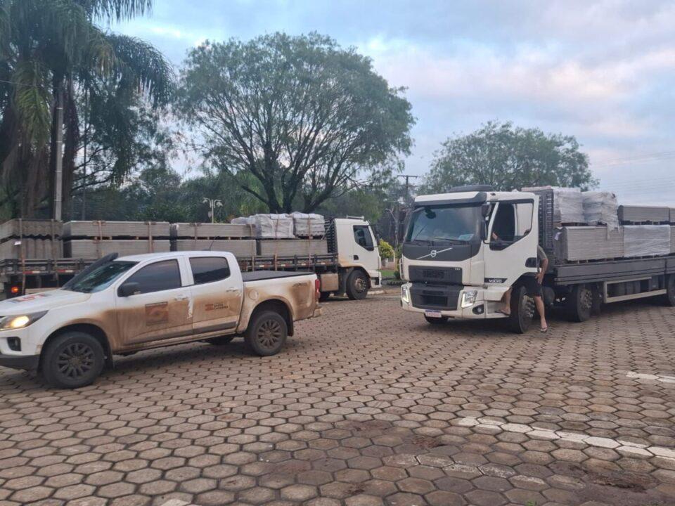Equipes da Proteção Civil distribuem ajuda humanitária em SC