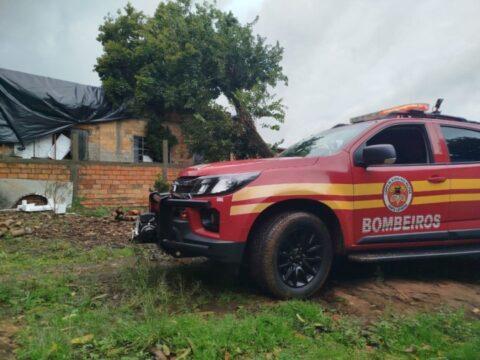 Corpo de Bombeiros atendendo famílias afetadas pela tempestade em Abelardo Luz