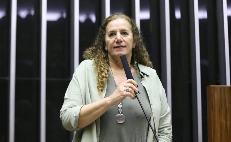 Mulheres vítimas de violência recebendo assistência psicossocial no SUS