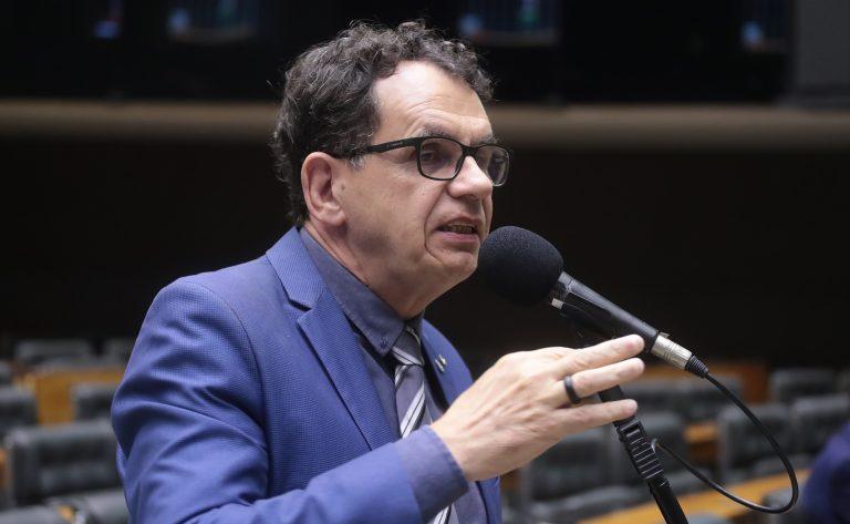 Imagem representativa de atendimento fisioterapêutico a pessoas idosas no SUS