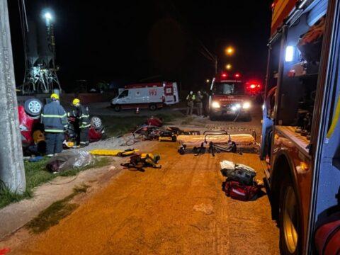 Equipe de bombeiros em ação