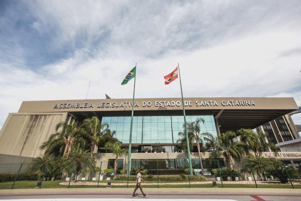 Audiência na Assembleia Legislativa discute o programa Universidade Gratuita