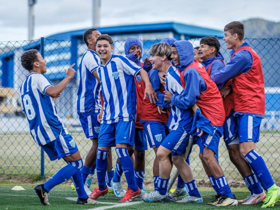 Partida de futebol entre Avaí e São José Sub-14 e Sub-15