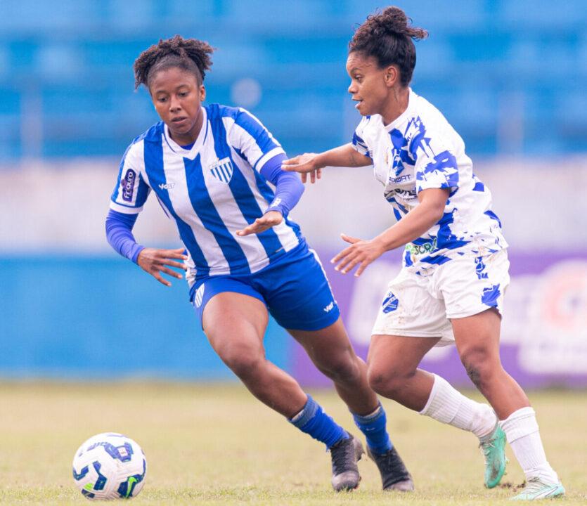 Jogadoras do Avaí/Kindermann comemorando gol
