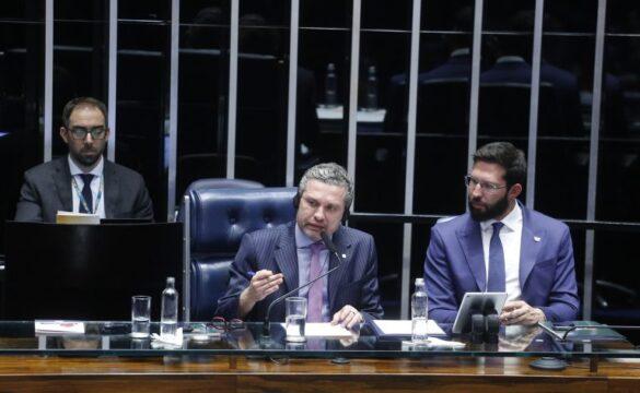 Representantes do BRICS debatendo sobre a reforma do sistema financeiro global