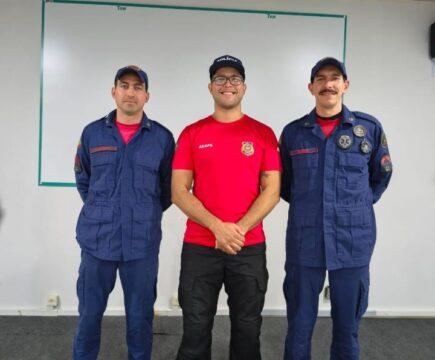 Equipe do CBMSC participando de treinamento com Polícia Científica