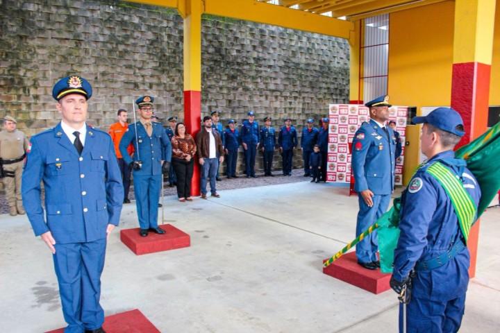 Cerimônia de entrega de medalhas e promoções