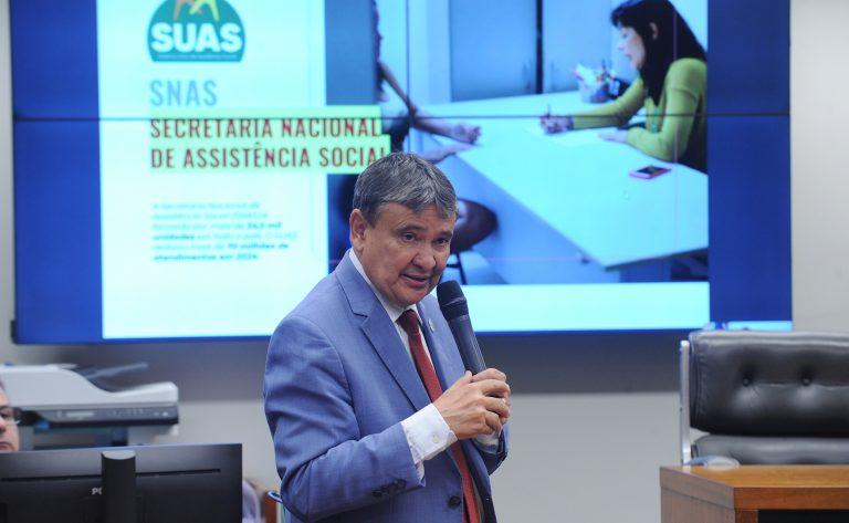 Ministro Wellington Dias em discurso