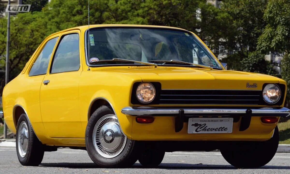 Carros antigos em exposição