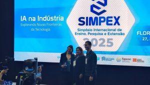 Estudante de Engenharia Têxtil da UFSC Gabrielle Louise Ribas de Lima