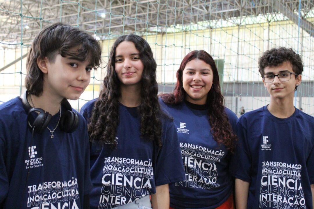 Estudantes do Partiu IF participando do JIFSC