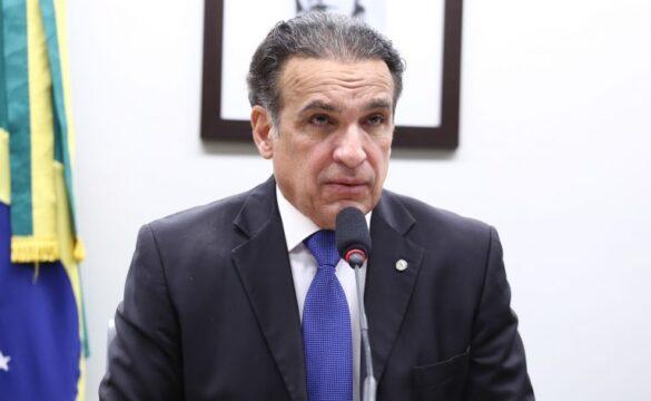 Pessoas realizando exames para obtenção da CNH