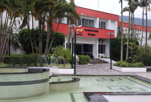 Profissionais trabalhando em projeto de estruturação de crédito em Santa Catarina