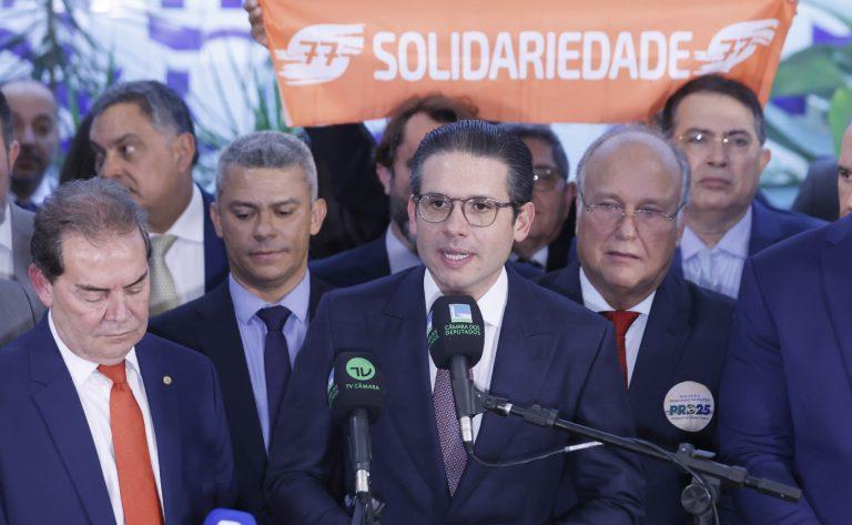 Deputados dos partidos Solidariedade e PRD em reunião