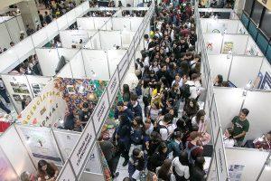 Estudantes participando da Feira de Cursos UFSC 2025