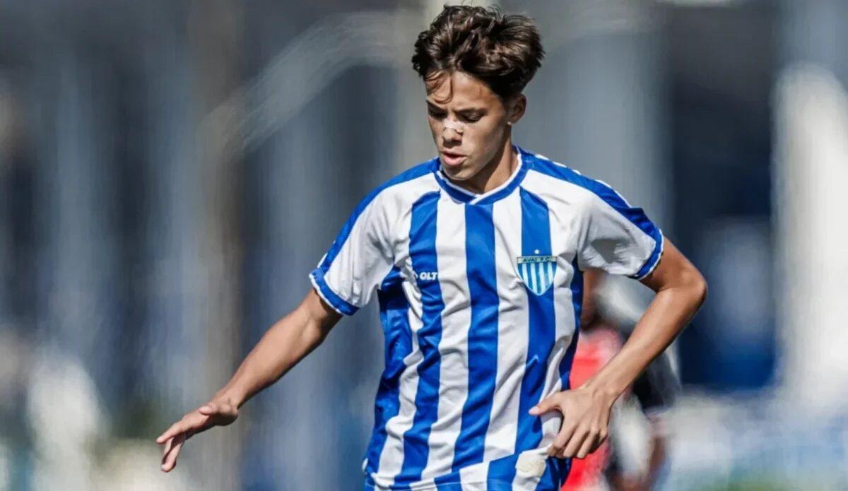 Jogador Fernando de Lima Coelho representando o Avaí na Seleção Brasileira Sub-15