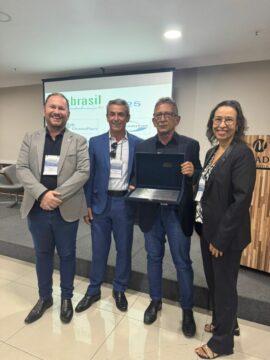 Governador Jorginho Mello e representantes japoneses durante assinatura do acordo