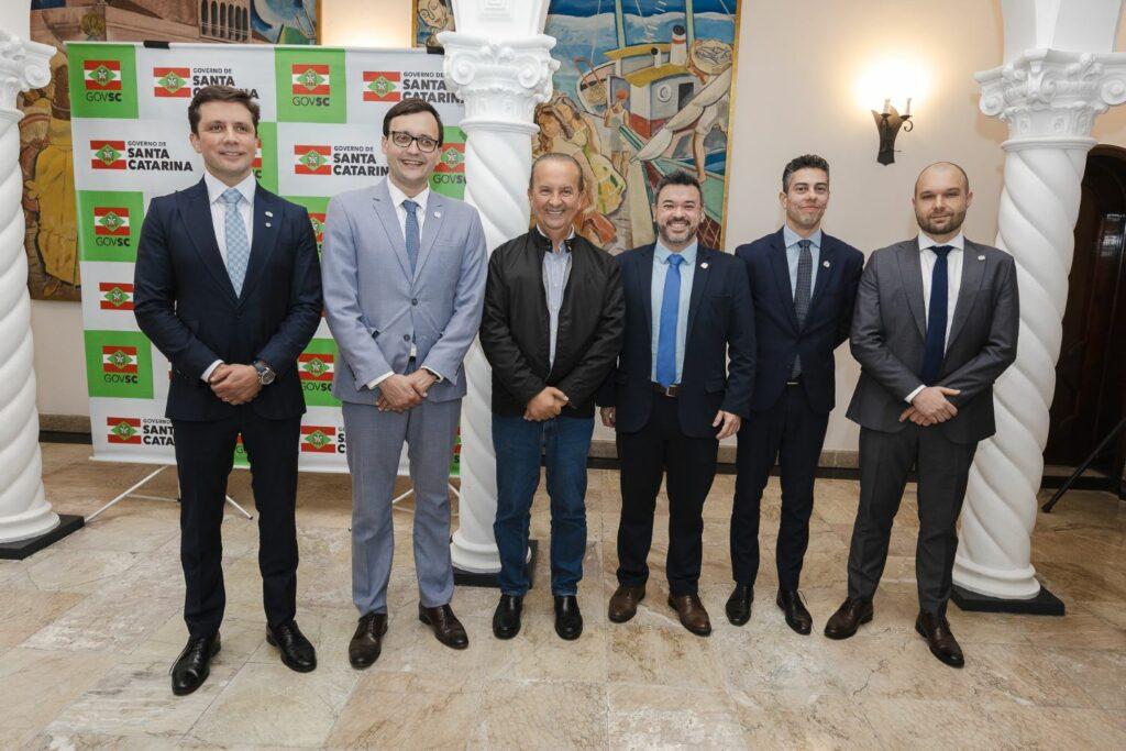 Governador Jorginho Mello empossa novos secretários de Planejamento, Tecnologia e Turismo em Santa Catarina