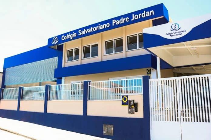 Imagem da cerimônia de inauguração do Colégio Salvatoriano Padre Jordan em Florianópolis