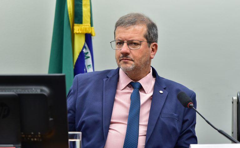 Idosos em sala de aula
