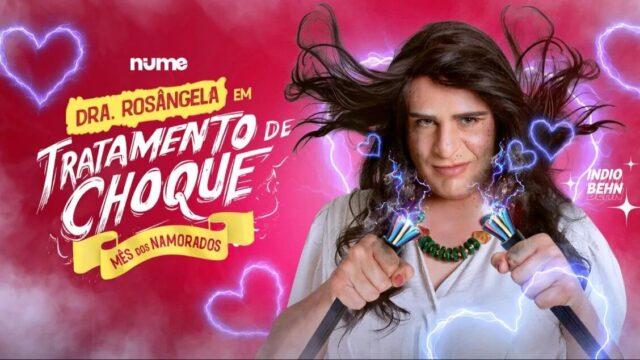 Índio Behn e sua personagem Dra. Rosângela no palco