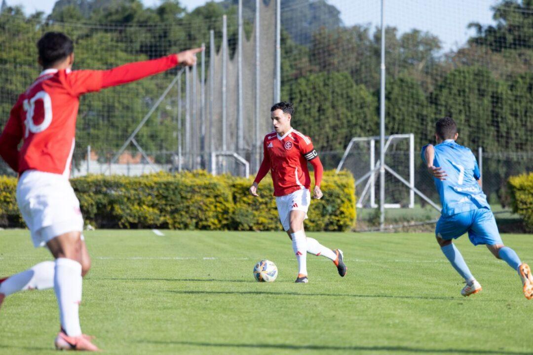 Jogadores do Internacional Sub-20 comemorando gol