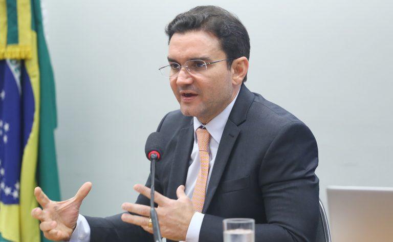Ministro do Turismo Celso Sabino na audiência da Câmara