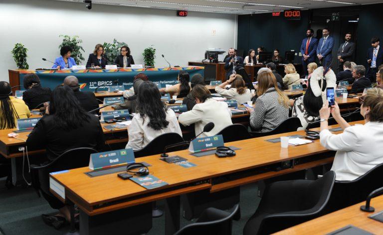 Mulheres Parlamentares do BRICS e a Inteligência Artificial