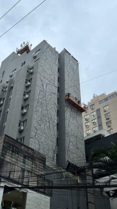 Mural artístico em homenagem a Hassis em Florianópolis