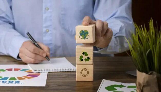 Empresários discutindo práticas de ESG