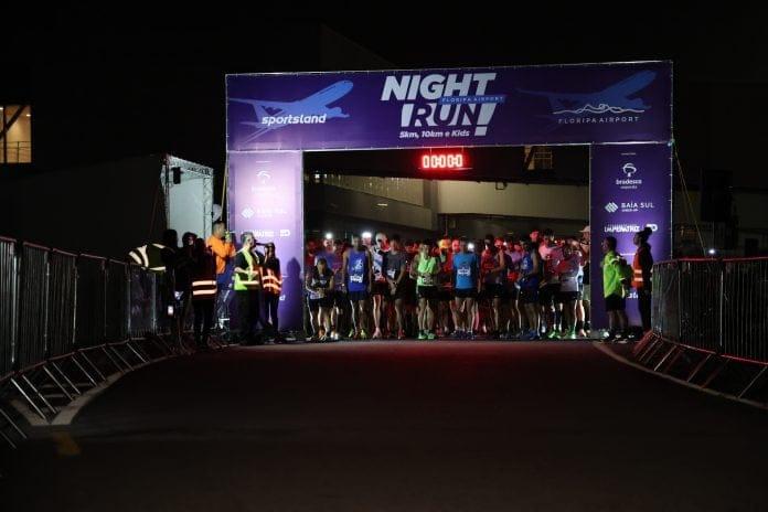 Corredores participando da Night Run Floripa Airport