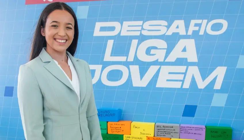 Foto de Ohana Barros, criadora do adesivo repelente biodegradável