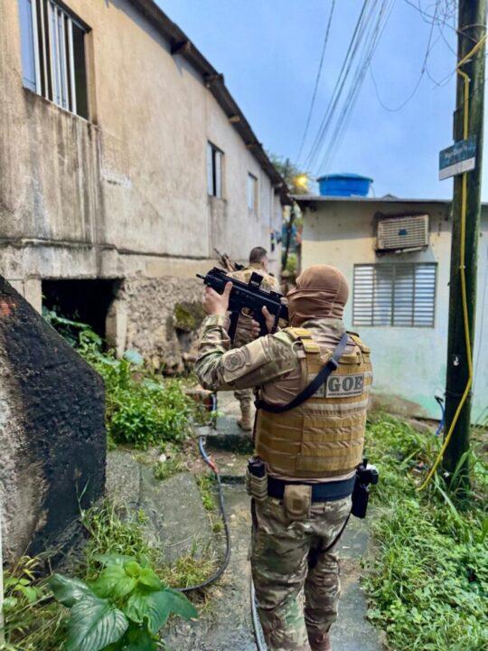 Polícia Civil em ação durante operação Água de Pedra
