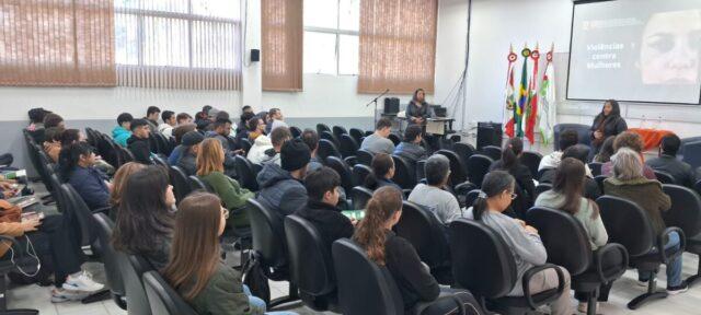 Palestra sobre Violência contra Mulheres