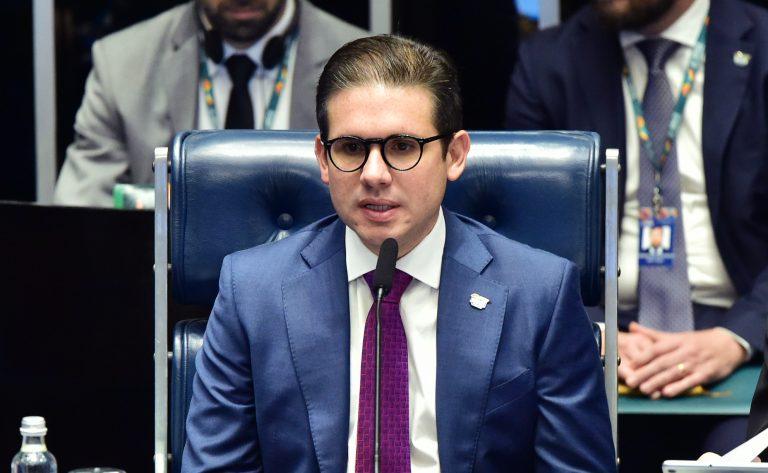 Parlamentares do BRICS debatendo mudanças climáticas e sustentabilidade