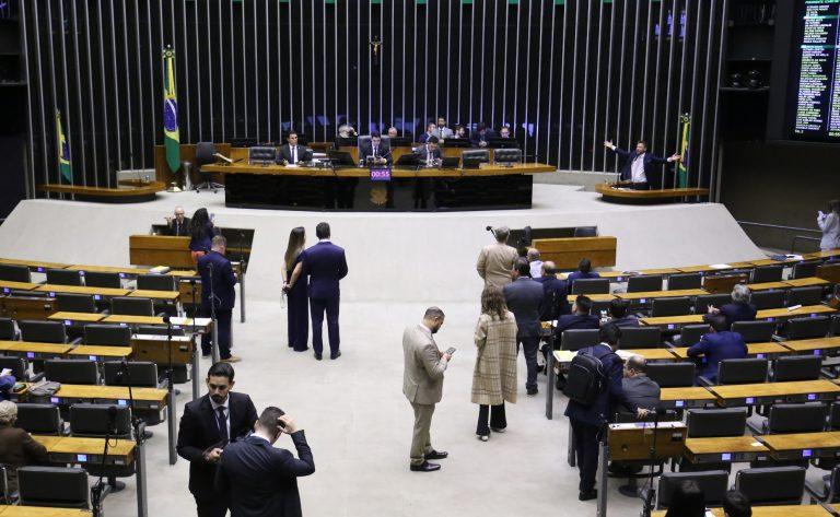 Sessão de votação de acordos internacionais no Plenário da Câmara dos Deputados