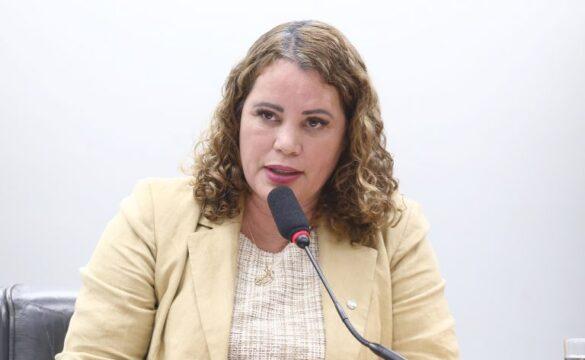 Pessoas com Neuralgia do Trigêmeo recebendo cuidado especializado