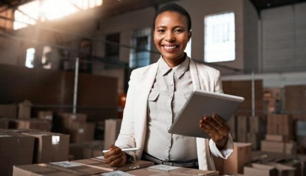 Mulheres empreendedoras apresentando projeto em uma startup