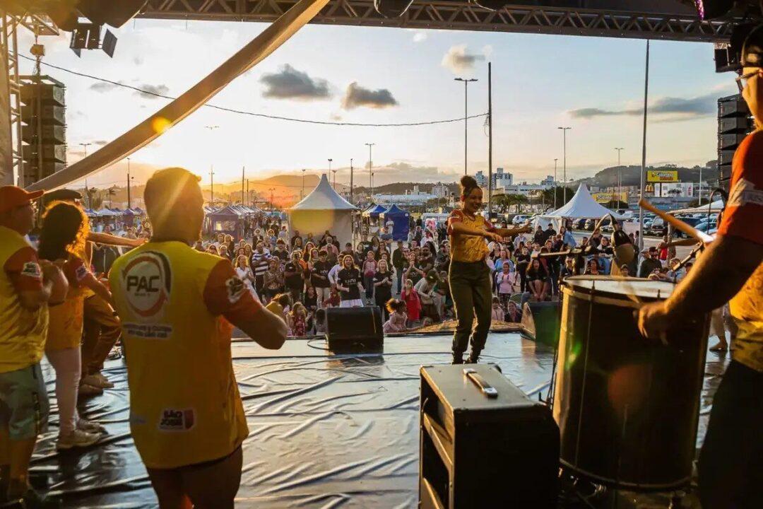Oficinas de arte e cultura em São José