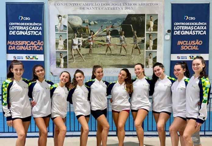 Ginastas da ADIEE representando o Brasil