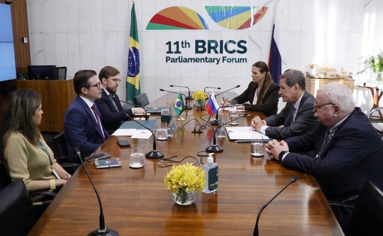 Delegações da Rússia e de Cuba se encontram com presidente da Câmara