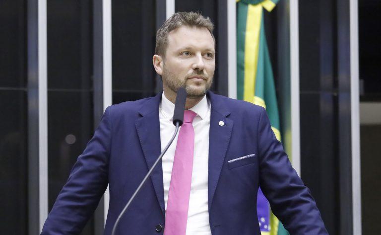 Decisão do STF sobre conteúdo ilegal em redes sociais