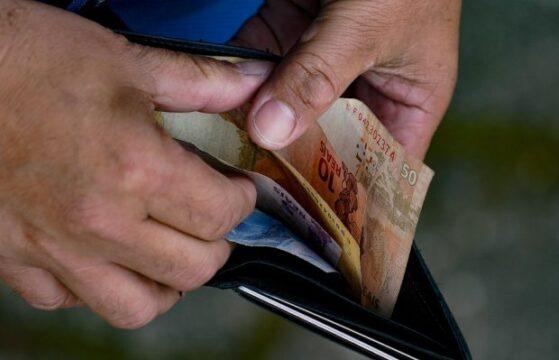 Salário médio de admissão em Santa Catarina